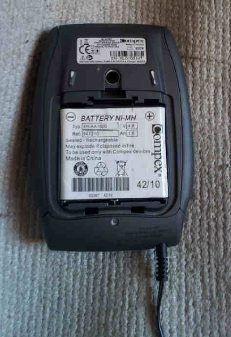 Electroestimuladores compex tapa abierta para cargar la batería en https://www.electroestimulaciondeportiva.com/
